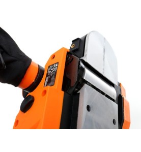 Elektrohobel KD1681 - Detailansicht der Unterseite und des Typenschilds