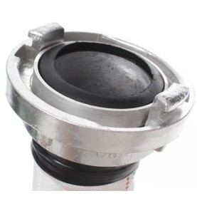 Zbliżenie na uszczelkę i mechanizm złączki węża strażackiego 1 cal KD781