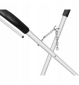 Zbliżenie na mechanizm łańcuchowy stojaka lakierniczego KD3585