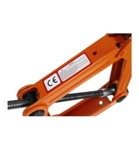 Etykieta informacyjna na ramieniu podnośnika trapezowego KD3526