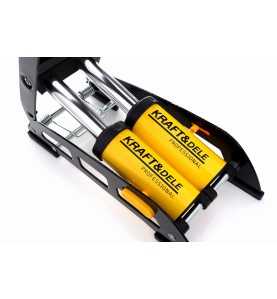 Zbliżenie na podwójny cylinder pompki nożnej Kraft&Dele KD11824