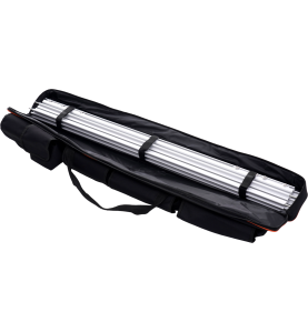 Aluminiowe prowadnice do cięcia płytek spakowane w torbie transportowej