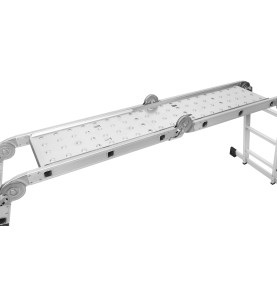 Widok z boku na platformy robocze zamontowane na drabinie KD4070