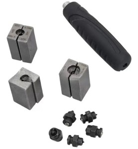 Nahaufnahme der Matrizen und Halterungen für Bremsleitungen aus dem Kraft&Dele KD12525 Set