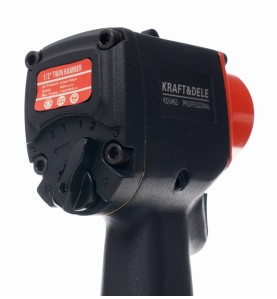 Druckluft-Schlagschrauber Kraft&Dele KD5463 - Nahaufnahme des Drehrichtungsschalters auf der Rückseite