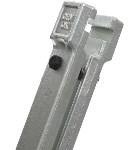 Zbliżenie na mechanizm montażowy ramienia ściągacza KD10148