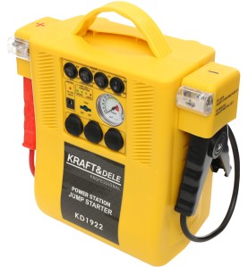 Jump starter KD1922 widok z przodu pod kątem z zaciskami