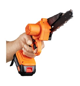 Akku-Kettensäge 6" 21V KD10626 - in der Hand gehalten
