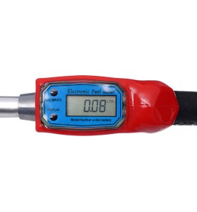 Zbliżenie na wyświetlacz LCD pistoletu do paliwa KD10581