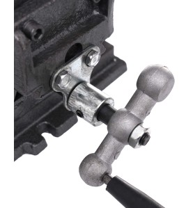 Mechanizm korbowy imadła maszynowego KD10742 - zbliżenie