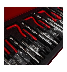 Nahaufnahme des Innenraums des Werkzeugkoffers für Gewindereparatur KD10590