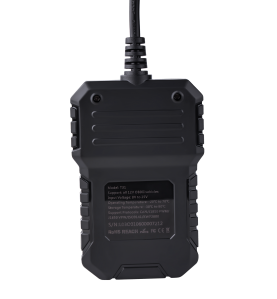 Zbliżenie na etykietę techniczną z tyłu skanera OBD II KD5670
