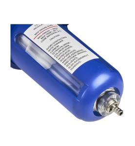 Nahaufnahme des Wasserabscheiderbehälters mit Warnhinweis KD1496