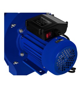 Młynek śrutownik do zboża 3900W KD5218 - zbliżenie na silnik i panel sterowania