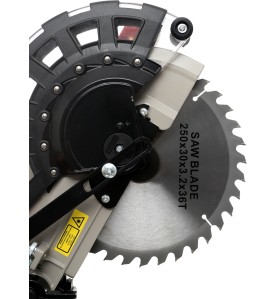 Nahaufnahme des Sägeblatts der Gehrungssäge KD3010