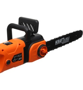 Zbliżenie na mechanizm napinania łańcucha w pile elektrycznej KD10640