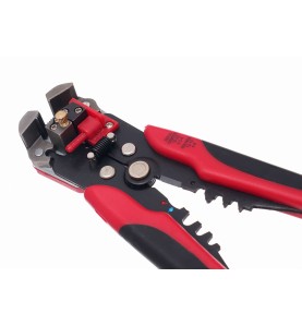 Zbliżenie na mechanizm roboczy automatycznego ściągacza izolacji KD10693
