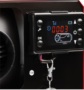 Zbliżenie na panel sterowania nagrzewnicy KRAFT&DELE KD11780 z wyświetlaczem LCD i pilotem