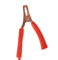 Kable rozruchowe KRAFT&DELE KD1284 800A 4,5m - zbliżenie na metalowy zacisk z czerwoną izolacją