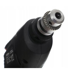 Wkrętarka elektryczna KRAFT&DELE KD1698 1500W - zbliżenie na uchwyt wiertarski pod kątem
