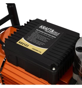 Zbliżenie na panel sterowania i specyfikację techniczną modelu KD2123