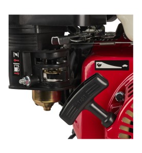 Nahaufnahme des Seilzugstarter-Mechanismus und des Choke-Hebels der Pumpe KD770