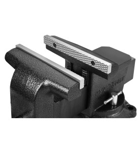 Nahaufnahme der gehärteten Backen des Werkstatt-Schraubstocks KD3683