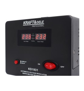 Zbliżenie na panel sterowania stabilizatora napięcia Kraft&Dele KD1931
