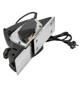 Strug elektryczny KD561 pokazany od spodu z widocznymi nożami