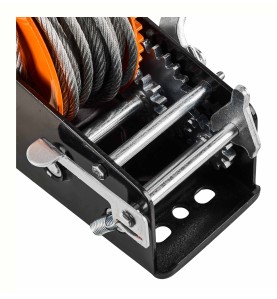 Zbliżenie na mechanizm zapadkowy i zębatki wciągarki KD1313