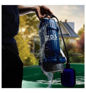 Ręczne zanurzanie pompy do wody WDS2420 w zbiorniku z wodą